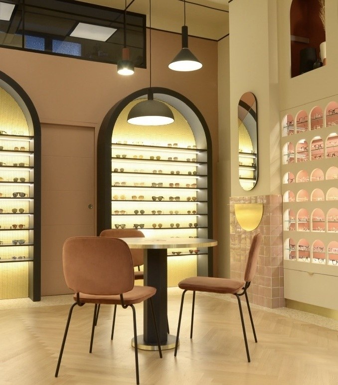 Optique : arches, niches et palette poudrée